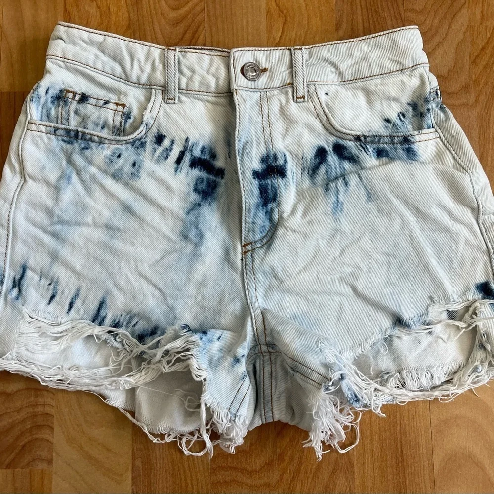 Zara Blue and White Tie Dye Distressed Jean Shorts High Waisted sz 4
